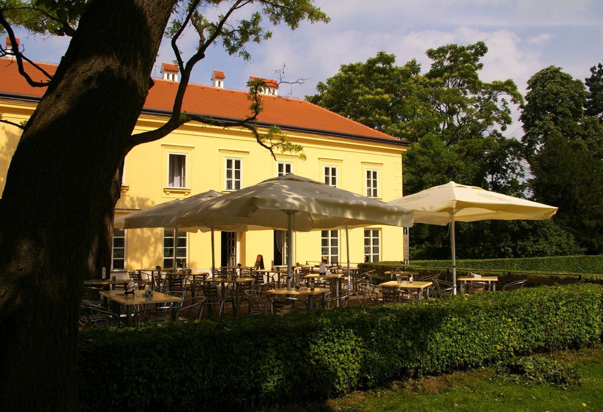 Zamecky Hotel Lednice Buitenkant foto